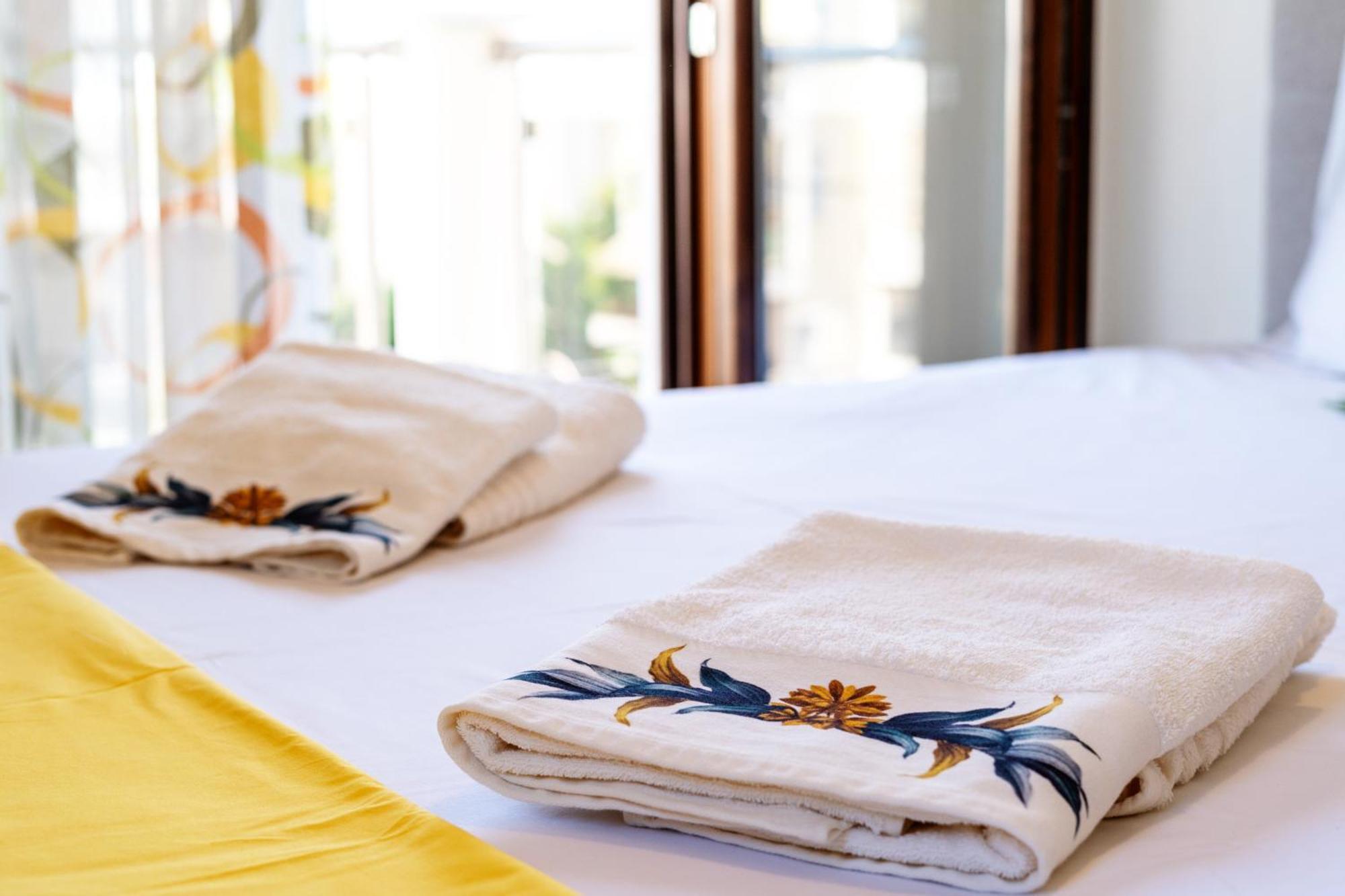 Luxury And Sunny Apartment 250 Mts From The Beach!! Peraía Екстериор снимка