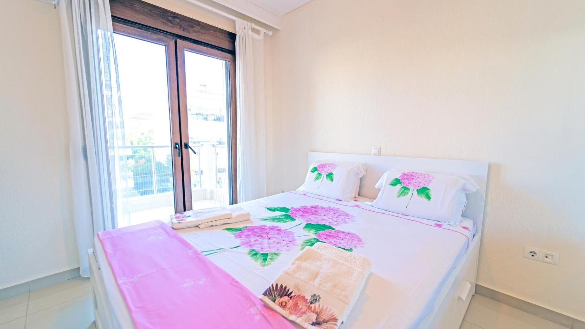 Luxury And Sunny Apartment 250 Mts From The Beach!! Peraía Екстериор снимка