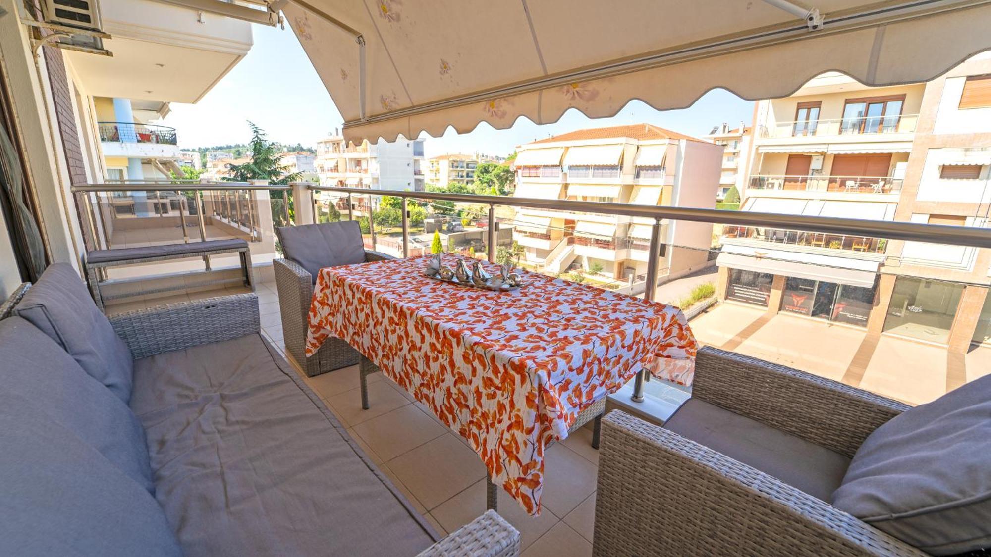 Luxury And Sunny Apartment 250 Mts From The Beach!! Peraía Екстериор снимка