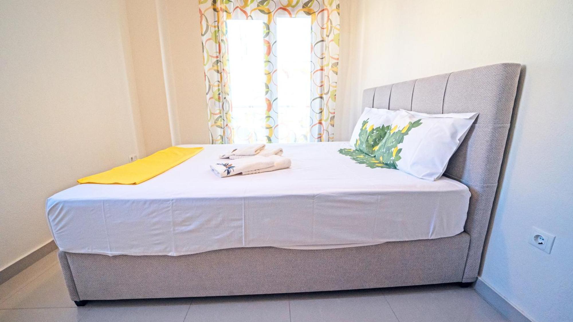 Luxury And Sunny Apartment 250 Mts From The Beach!! Peraía Екстериор снимка